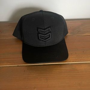 Mtn ops snap back used great condition